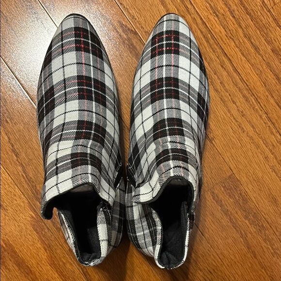 Black and White Ankle Booties with Classic Checkered Design - Picture 2 of 6